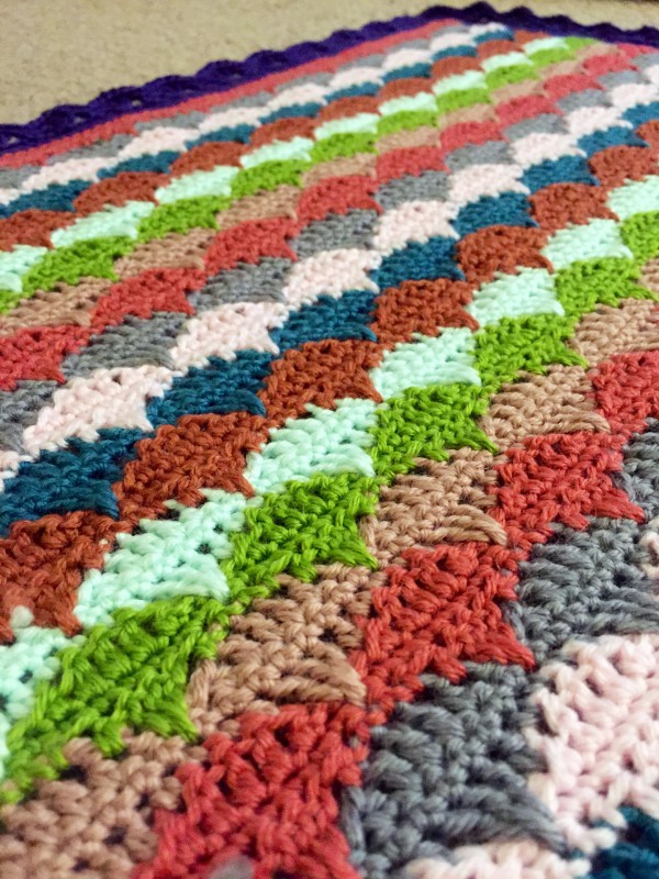 crochet clamshell blanket close-up